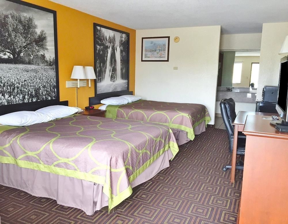 Super 8 By Wyndham Seguin Hotell Exteriör bild